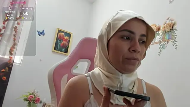 Snapshot of dalila_kemur chatting on 12.18.25 dalila kemur online show from 12.18.25