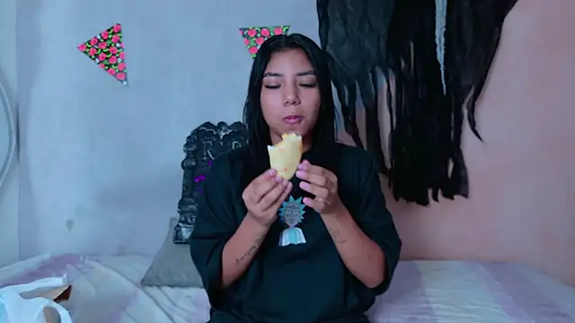 Snapshot of Danka_smith chatting on 10.08.25 Danka smith online show from 10.08.25