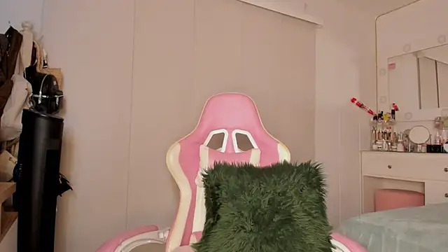 Snapshot of Lauuuuuuuu_ chatting on 09.26.25 Lauuuuuuuu  online show from 09.26.25