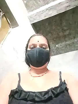 Snapshot of suhani_sharmj chatting on 11.21.25 suhani sharmj online show from 11.21.25