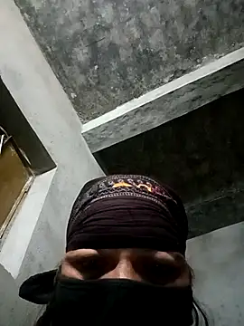 Snapshot of suhani_sharmj chatting on 11.28.25 suhani sharmj online show from 11.28.25