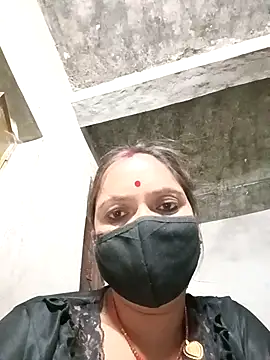 Snapshot of suhani_sharmj chatting on 12.04.25 suhani sharmj online show from 12.04.25