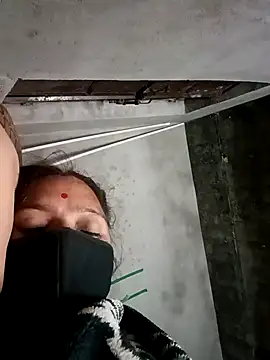 Snapshot of suhani_sharmj chatting on 12.13.25 suhani sharmj online show from 12.13.25