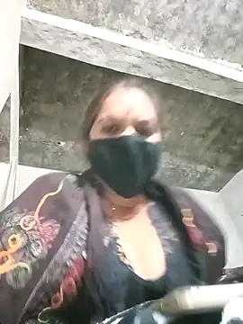 Snapshot of suhani_sharmj chatting on 12.18.25 suhani sharmj online show from 12.18.25