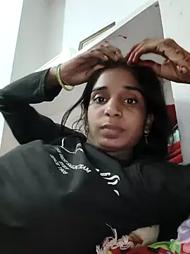 Snapshot of Hot-Soniya2 chatting on 10.28.25 Hot-Soniya2 online show from 10.28.25