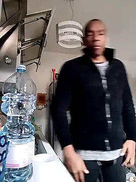 Snapshot of estrogeni chatting on 03.31.26 estrogeni online show from 03.31.26