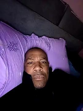 Snapshot of estrogeni chatting on 04.01.26 estrogeni online show from 04.01.26