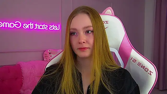 Snapshot of AgataFoxley chatting on 11.24.25 AgataFoxley online show from 11.24.25