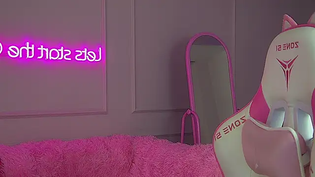 Snapshot of AgataFoxley chatting on 11.24.25 AgataFoxley online show from 11.24.25