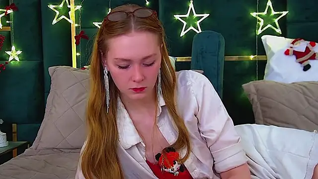 Snapshot of AgataFoxley chatting on 12.04.25 AgataFoxley online show from 12.04.25