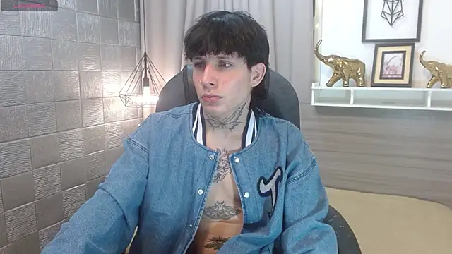 Snapshot of Iantwink18 chatting on 11.09.25 Iantwink18 online show from 11.09.25