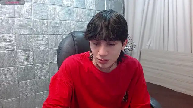 Snapshot of Iantwink18 chatting on 12.03.25 Iantwink18 online show from 12.03.25