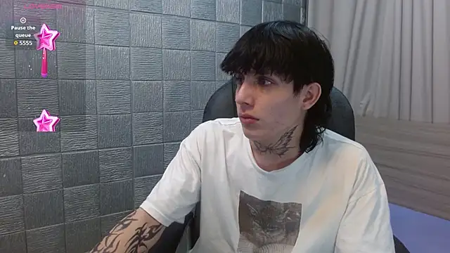 Snapshot of Iantwink18 chatting on 12.04.25 Iantwink18 online show from 12.04.25