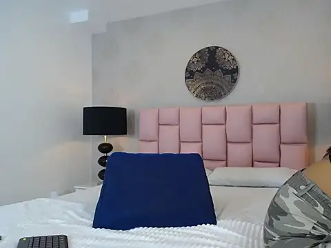 Maia Reficco online show from 09.13.25