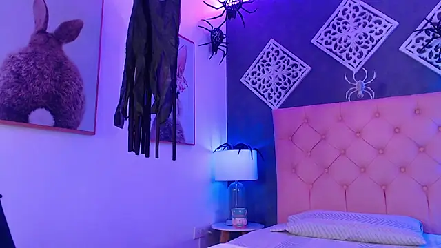 Maia Reficco online show from 10.20.25