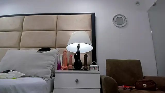 Snapshot of Sweet_Lucianaa chatting on 11.28.25 Sweet Lucianaa online show from 11.28.25