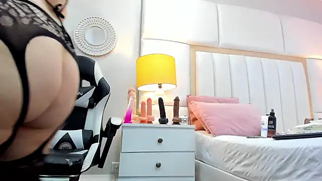 Snapshot of Sweet_Lucianaa chatting on 12.13.25 Sweet Lucianaa online show from 12.13.25