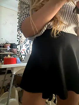 Nikihot   online show from 11.22.25