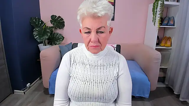 HotandMature online show from 11.05.25