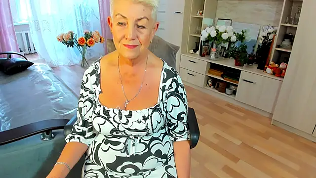 Snapshot of HotandMature chatting on 07.09.26 HotandMature online show from 07.09.26