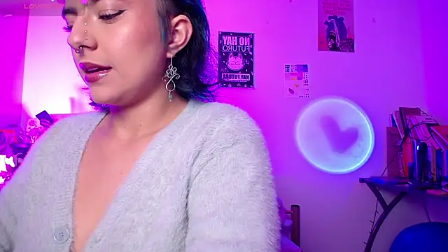 Snapshot of AlmaNanax chatting on 11.20.25 AlmaNanax online show from 11.20.25