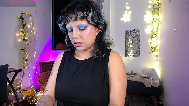 Snapshot of AlmaNanax chatting on 05.06.26 AlmaNanax online show from 05.06.26