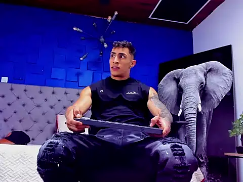 Snapshot of adrian_ray chatting on 09.10.25 adrian ray online show from 09.10.25