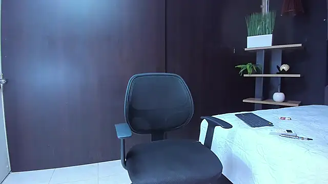 Snapshot of adrian_ray chatting on 09.12.25 adrian ray online show from 09.12.25