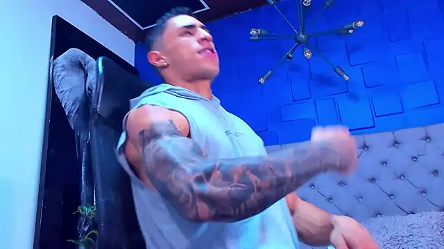 Snapshot of adrian_ray chatting on 11.05.25 adrian ray online show from 11.05.25