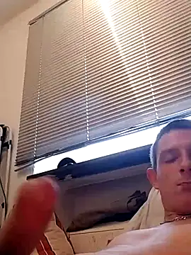 Snapshot of P44698 chatting on 10.04.25 P44698 online show from 10.04.25