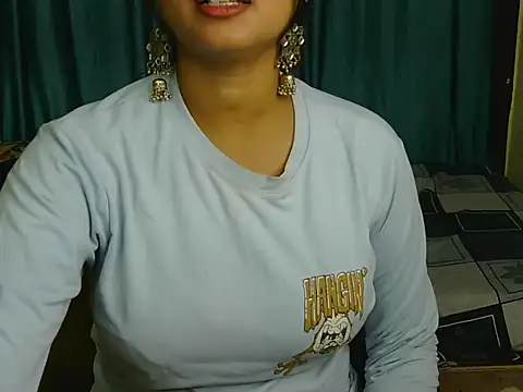 priya-kumari22 online show from 10.08.25