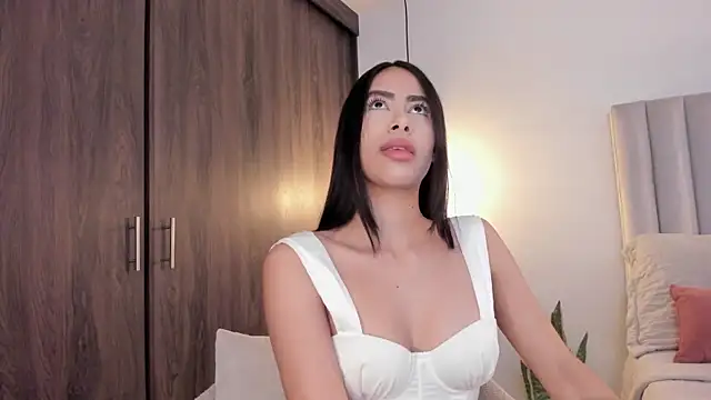 Snapshot of imsaraah chatting on 11.19.25 imsaraah online show from 11.19.25