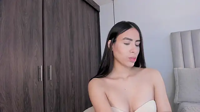 Snapshot of imsaraah chatting on 11.28.25 imsaraah online show from 11.28.25