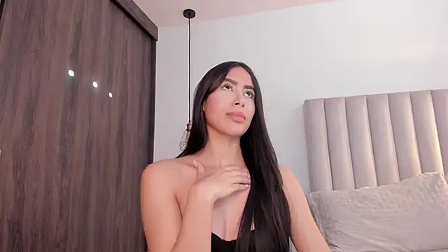 Snapshot of imsaraah chatting on 12.13.25 imsaraah online show from 12.13.25