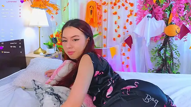 Snapshot of JenniferGlover chatting on 11.02.25 JenniferGlover online show from 11.02.25