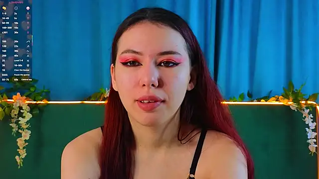 Snapshot of JenniferGlover chatting on 11.30.25 JenniferGlover online show from 11.30.25