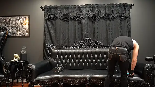 Snapshot of gothicdesigner chatting on 11.14.25 gothicdesigner online show from 11.14.25