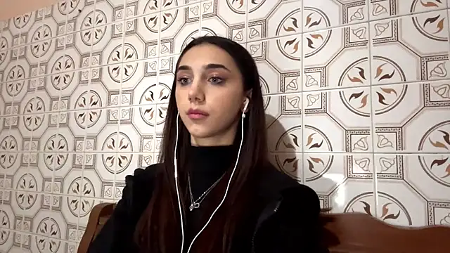 Snapshot of LinaMour chatting on 11.06.25 LinaMour online show from 11.06.25