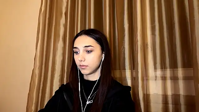 Snapshot of LinaMour chatting on 11.07.25 LinaMour online show from 11.07.25