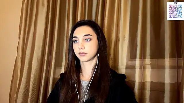 Snapshot of LinaMour chatting on 11.08.25 LinaMour online show from 11.08.25