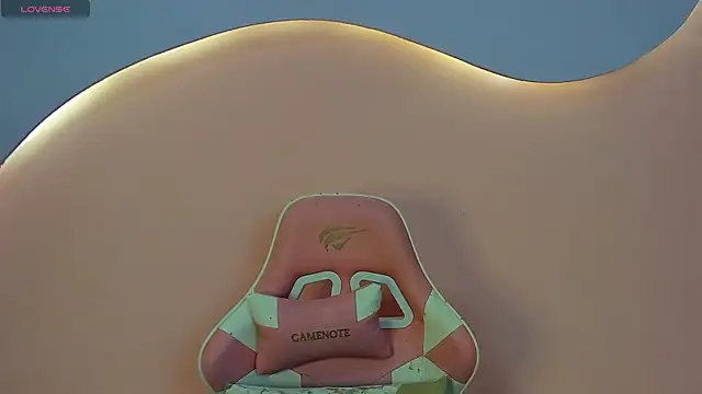 SkylerBloomm online show from 11.03.25