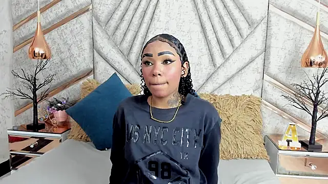 SkylerBloomm online show from 11.19.25