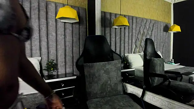 SkylerBloomm online show from 12.22.25