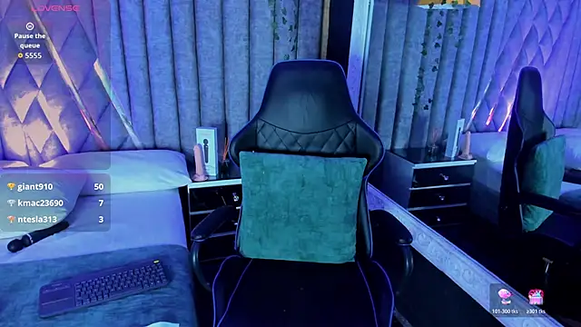 SkylerBloomm online show from 04.06.26