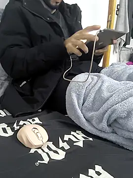 yazinyazin1 online show from 11.30.25