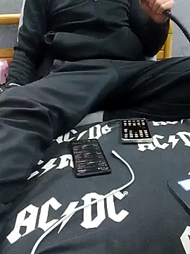 yazinyazin1 online show from 12.18.25