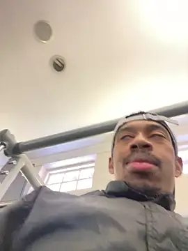 Snapshot of fitsexyman chatting on 09.15.25 fitsexyman online show from 09.15.25