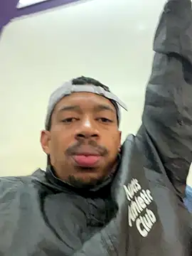 Snapshot of fitsexyman chatting on 09.17.25 fitsexyman online show from 09.17.25