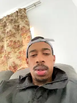 Snapshot of fitsexyman chatting on 09.24.25 fitsexyman online show from 09.24.25