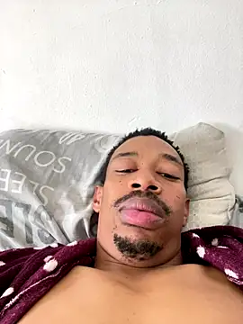 Snapshot of fitsexyman chatting on 09.28.25 fitsexyman online show from 09.28.25